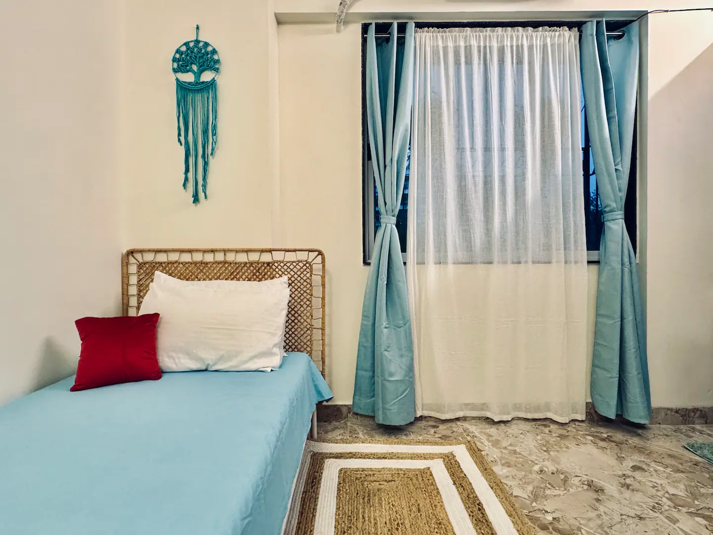 Studio Bliss~Stylish 1RK Apt @Bandstand's Doorstep